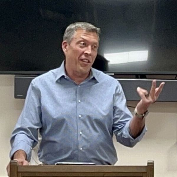 Commissioner Kruse hosts Island talk