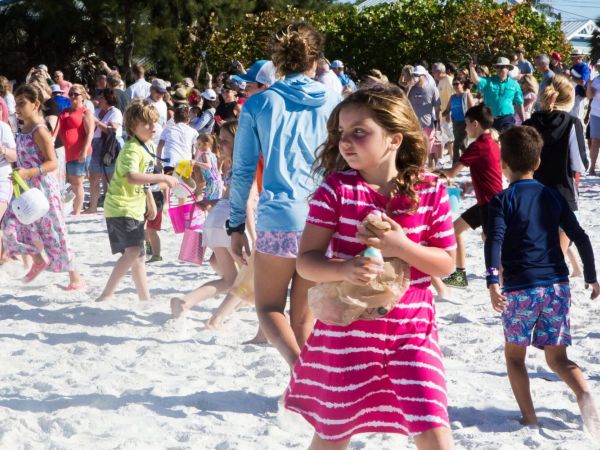 Egg hunt brings hundreds to Anna Maria